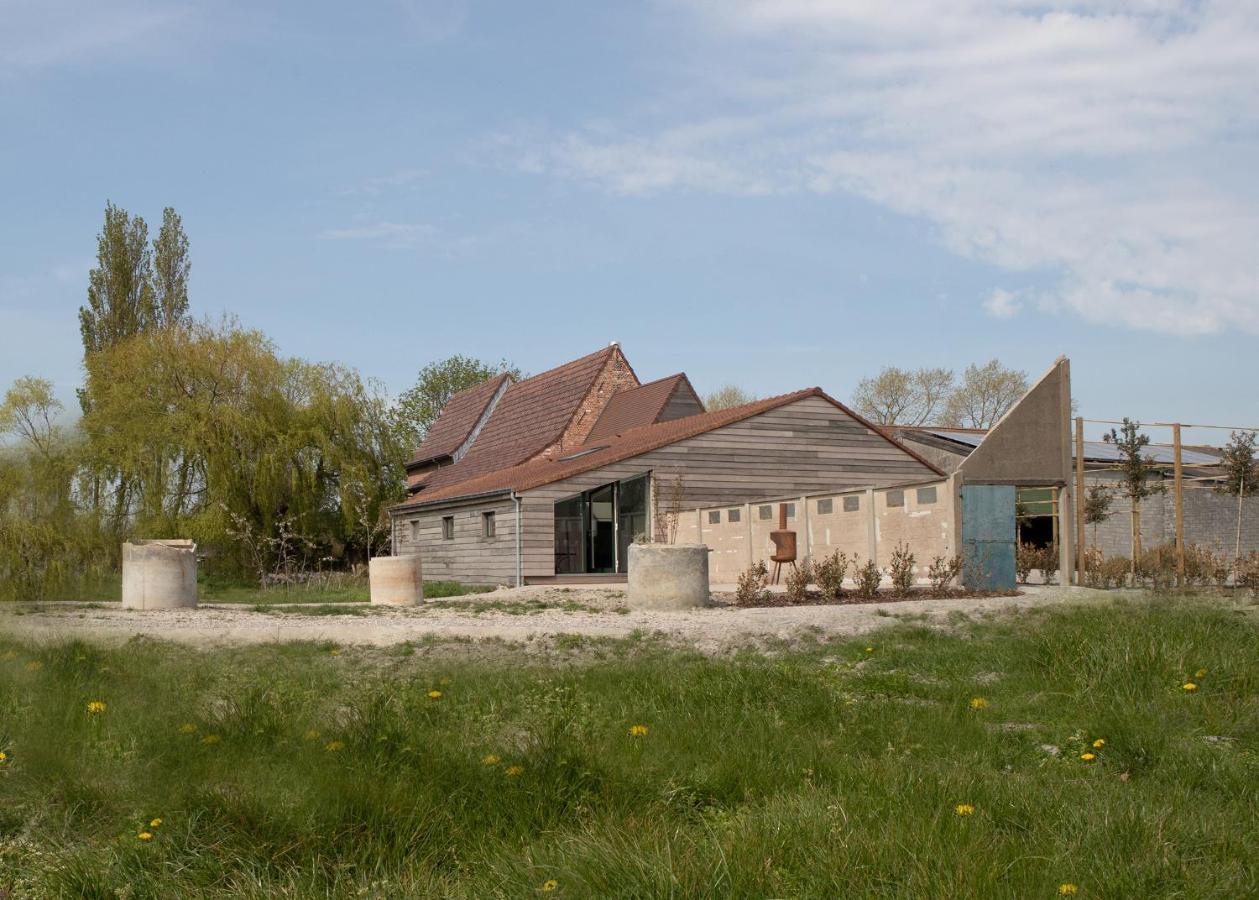 Landelijk Vakantiehuis In Diksmuide Met Een Tuin En Vijver ภายนอก รูปภาพ