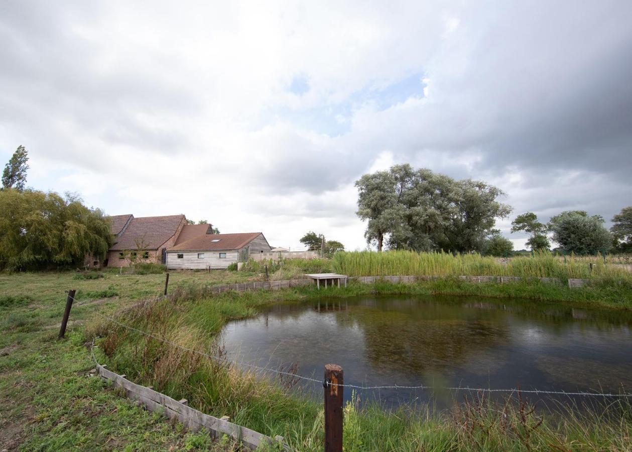 Landelijk Vakantiehuis In Diksmuide Met Een Tuin En Vijver ภายนอก รูปภาพ