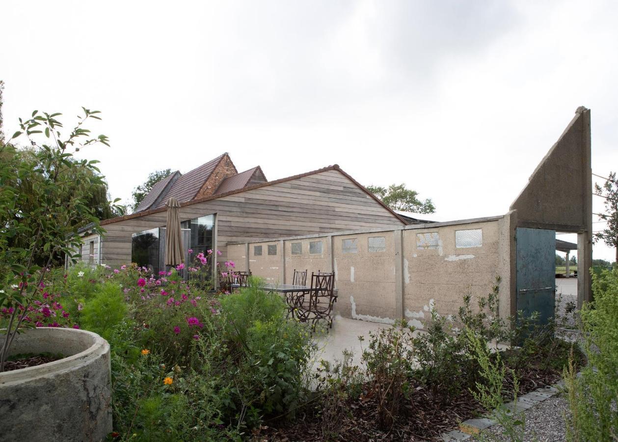 Landelijk Vakantiehuis In Diksmuide Met Een Tuin En Vijver ภายนอก รูปภาพ