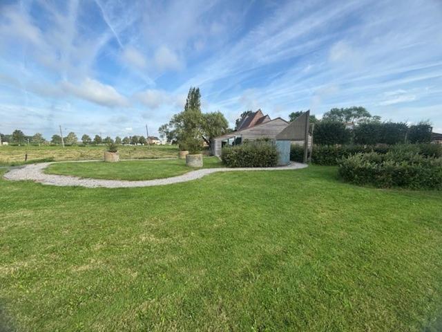 Landelijk Vakantiehuis In Diksmuide Met Een Tuin En Vijver ภายนอก รูปภาพ